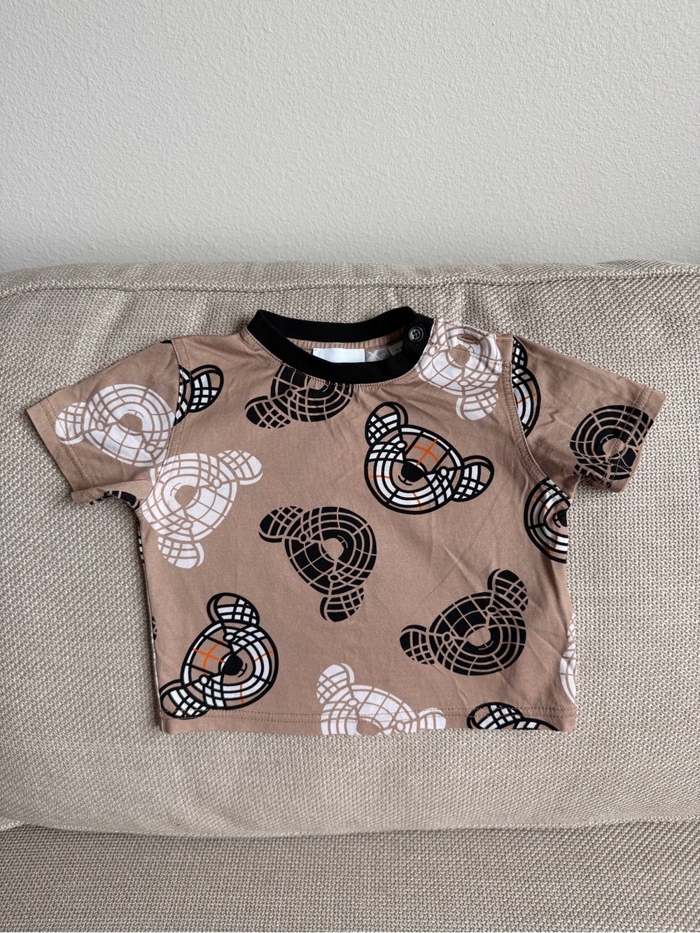 Kids Burberry Short Sleeve Tee in Beige with Graphic Bear Print